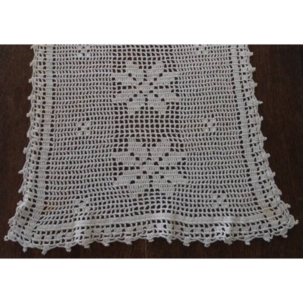 True Vintage Filet Crochet Lace Table Runner Ecru Cotton Poinsettia Floral 40"